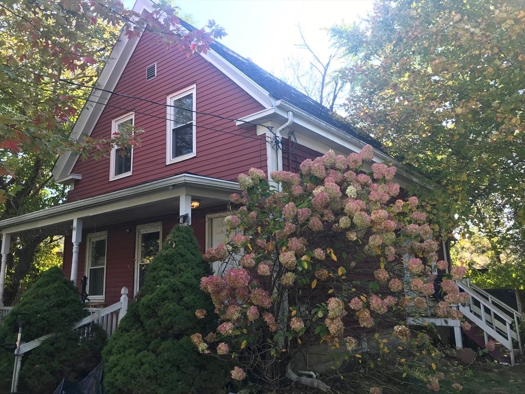Exterior, Facade, Queen Anne Victorian