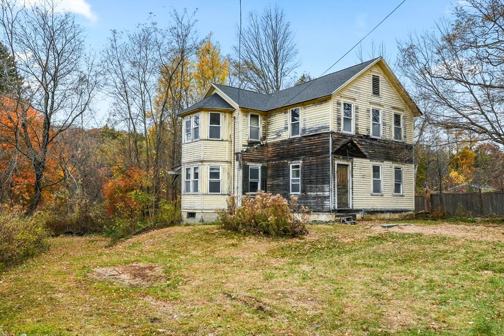 Backyard, Exterior, Facade, Queen Anne Victorian