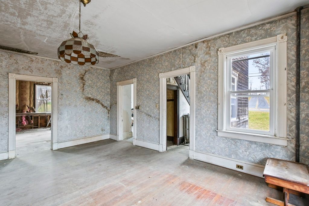 Empty room, Interior, Pendant Lights