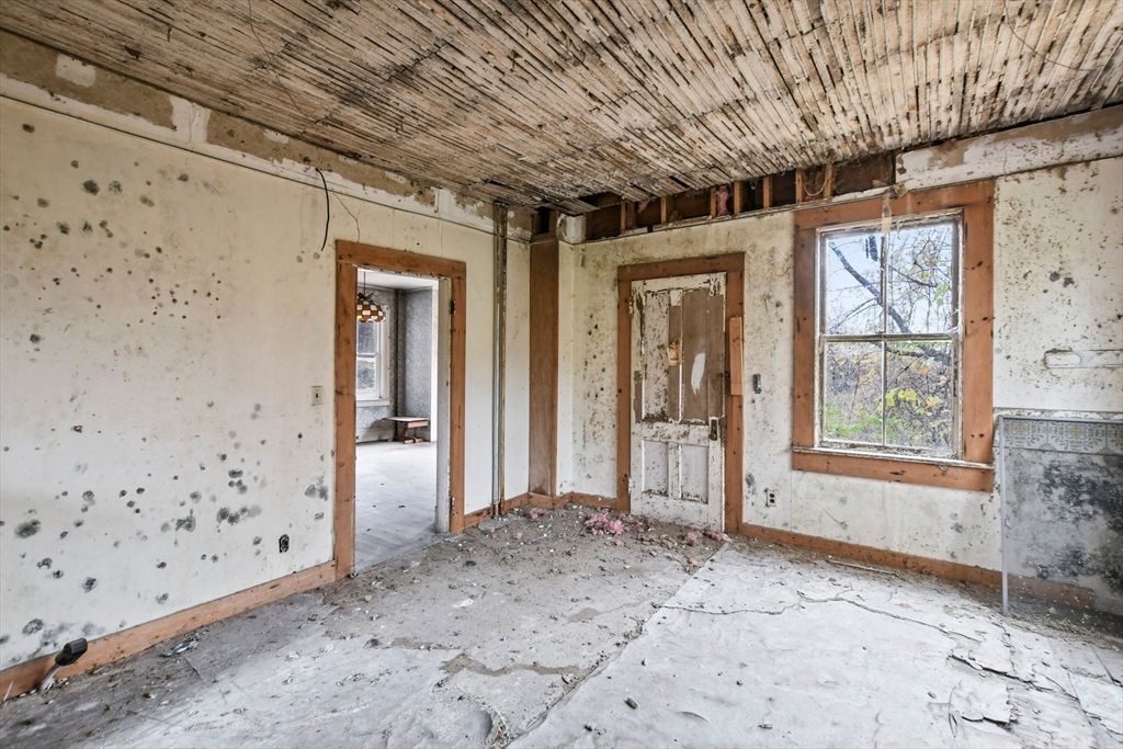 Empty room, Interior, Wooden Ceilings