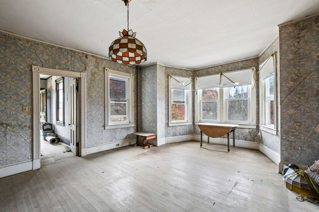 Interior, Pendant Lights, Wood Texture Flooring