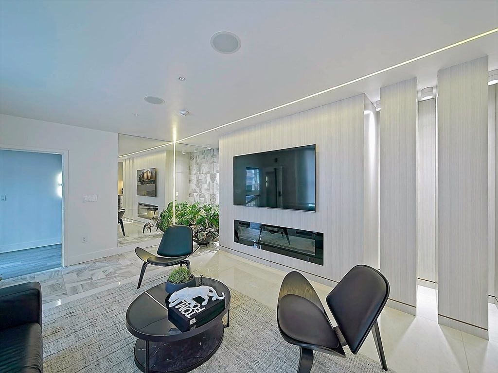 Fireplace, Interior, Recessed Lighting