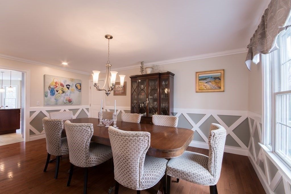 Chandelier, Dining room, Interior, Recessed Lighting, Wood Texture Flooring