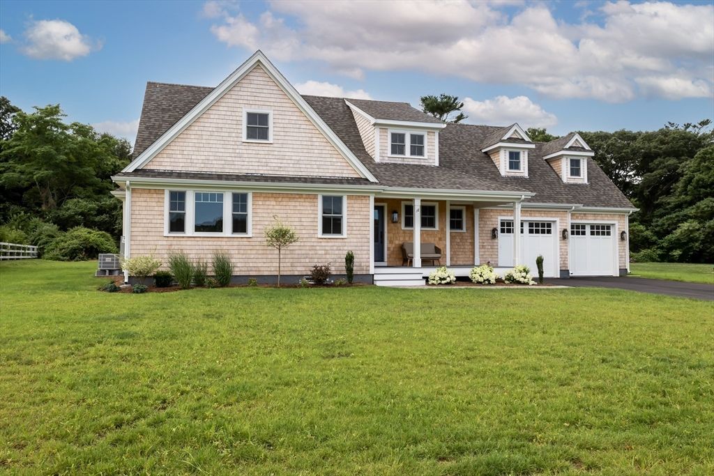 Attached, Exterior, Facade, Cape Cod