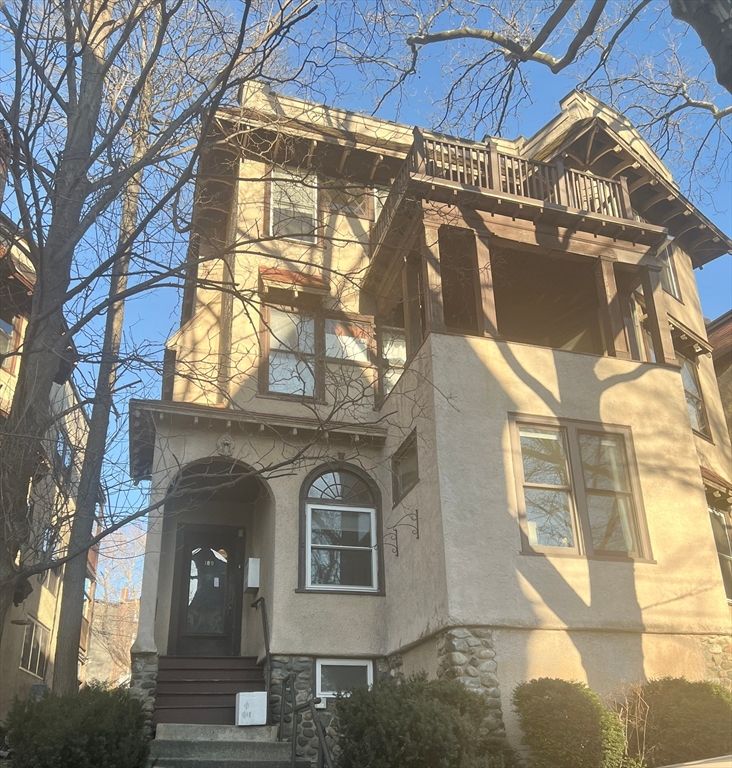 Exterior, Facade, Queen Anne Victorian