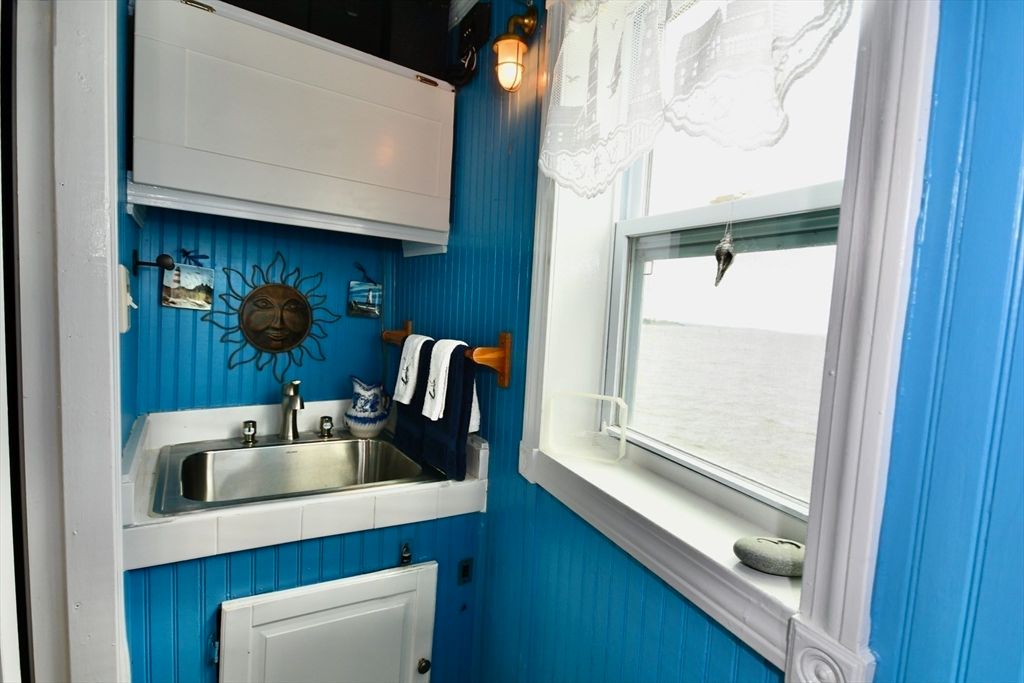 Bathroom, Interior, Tile Countertops