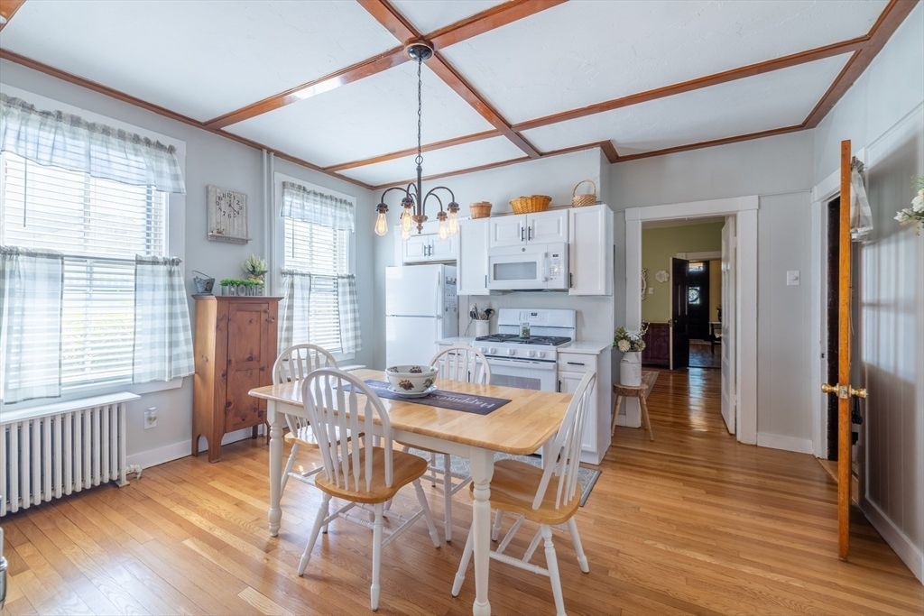 Chandelier, Dining room, Interior, Kitchen, Pendant Lights, Wooden Beams, Wood Texture Flooring