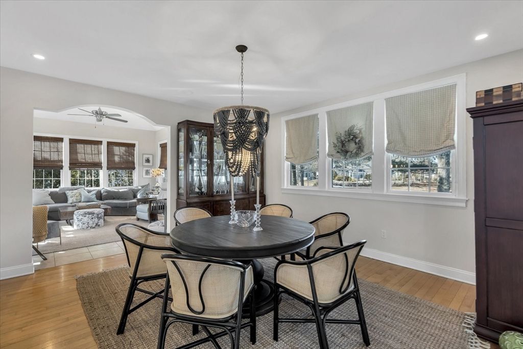 Dining room, Interior, Living room, Pendant Lights, Recessed Lighting, Wood Texture Flooring