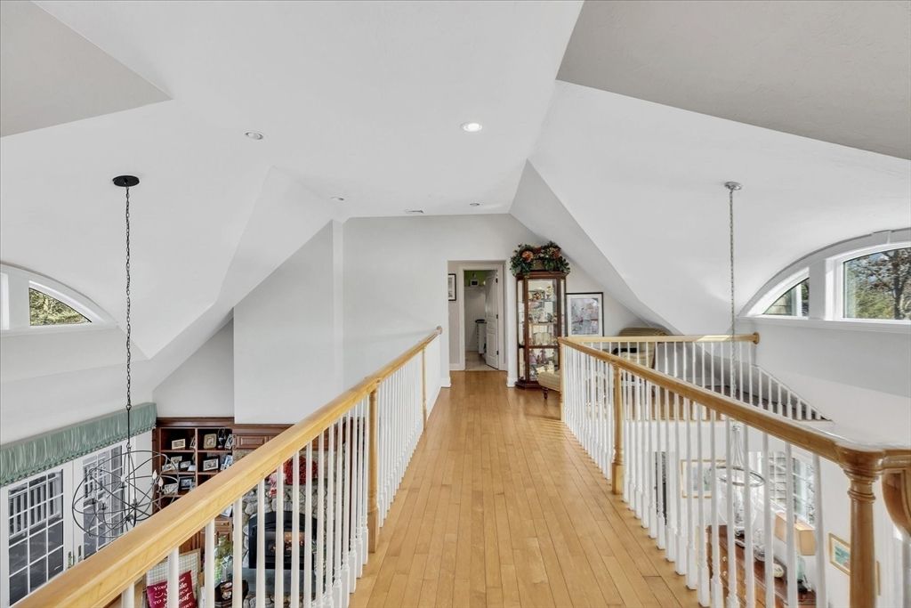 Interior, Pendant Lights, Recessed Lighting, Wood Texture Flooring