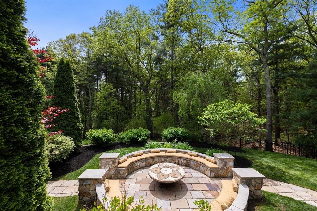Exterior, Outdoor Kitchen