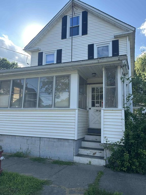 Exterior, Facade, Queen Anne Victorian