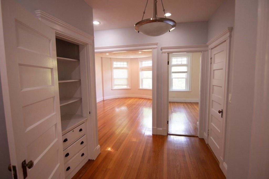 Interior, Pendant Lights, Recessed Lighting, Wood Texture Flooring