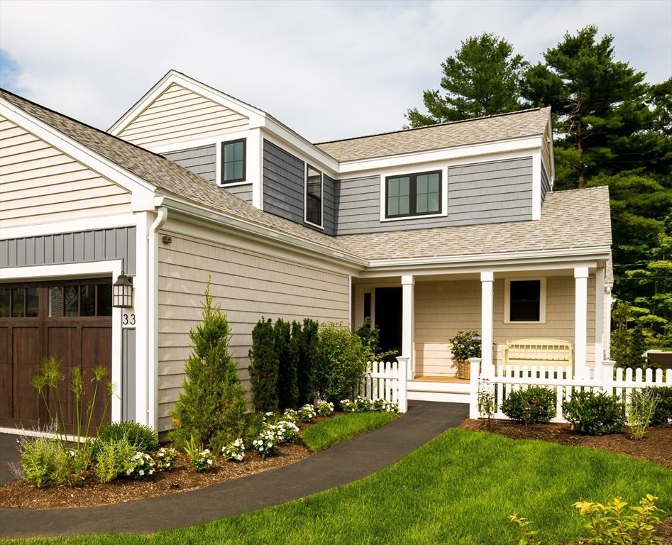 Attached, Exterior, Facade, Farmhouse