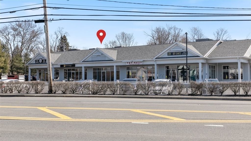 Exterior, Facade, Ranch