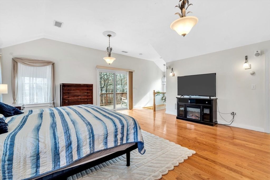 Bedroom, Interior, Pendant Lights, Wood Texture Flooring
