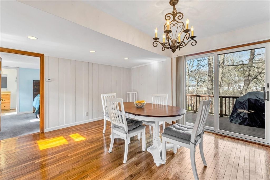 Chandelier, Dining room, Interior, Recessed Lighting, Wood Texture Flooring