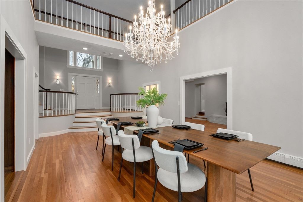 Chandelier, Dining room, Interior, Recessed Lighting, Wood Texture Flooring
