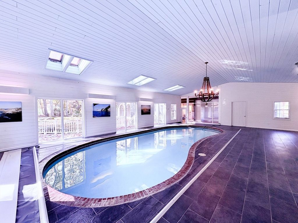 Chandelier, Empty room, Interior, Wood Texture Flooring