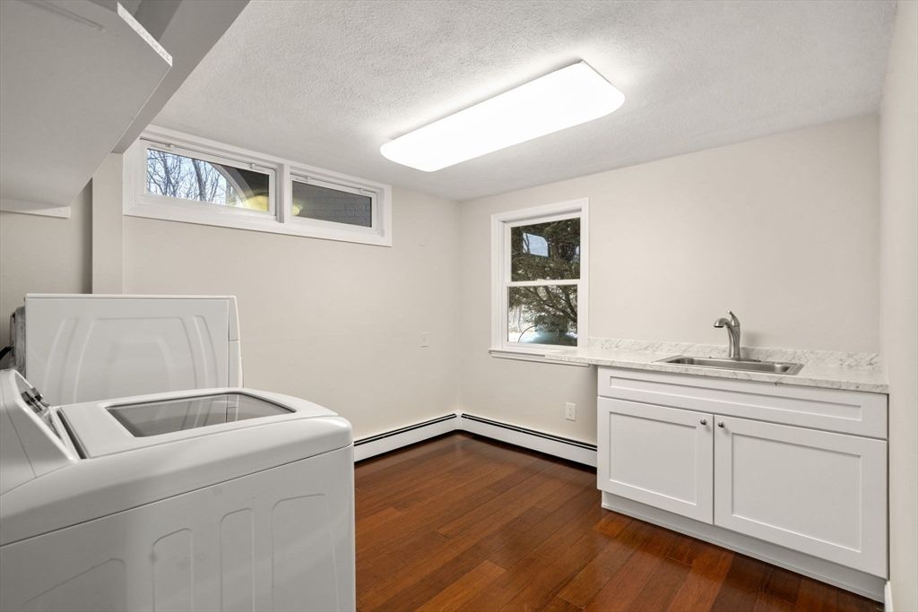 Interior, Washer, Wood Texture Flooring