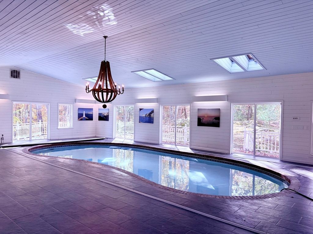 Chandelier, Interior