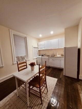 Dining room, Interior, Kitchen, Recessed Lighting, Wood Texture Flooring