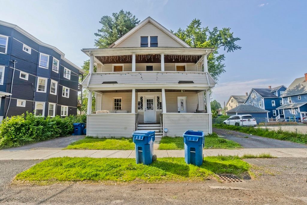 Exterior, Facade, Queen Anne Victorian