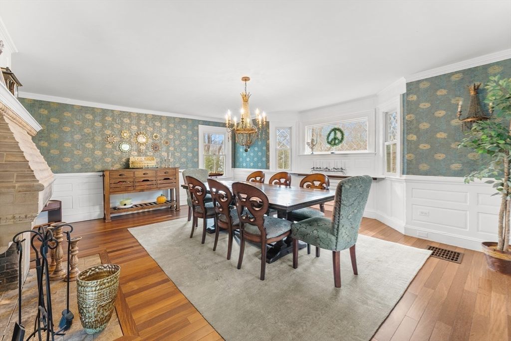 Chandelier, Dining room, Interior, Wood Texture Flooring