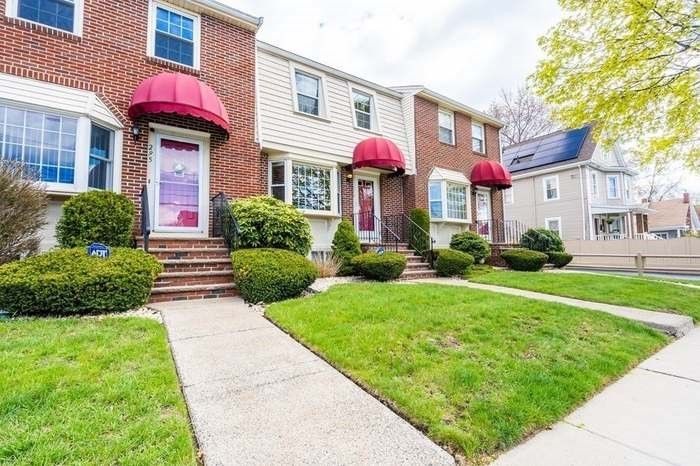 Exterior, Facade, Brick Facade, Rowhouse