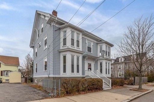 Exterior, Facade, American Foursquare