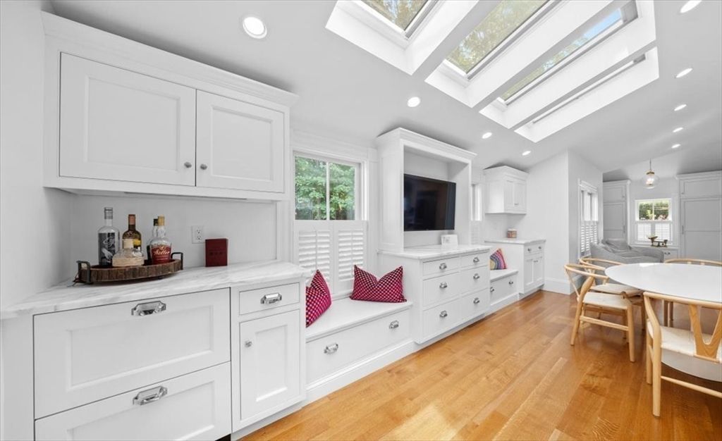 Dining room, Interior, Kitchen, Pendant Lights, Recessed Lighting, Wood Texture Flooring