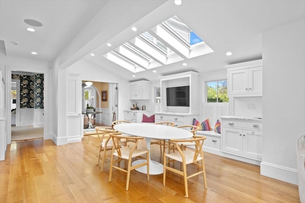 Dining room, Glass Ceilings, Interior, Kitchen, Recessed Lighting, Wood Texture Flooring