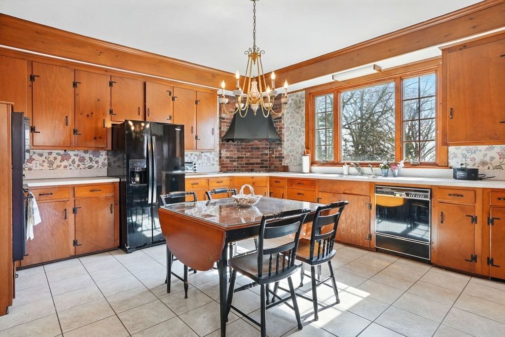 Chandelier, Interior, Kitchen, Pendant Lights, Stone Walls