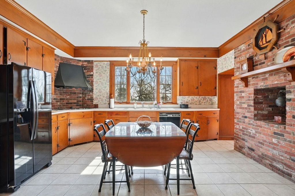 Dining room, Interior, Kitchen, Pendant Lights, Stone Walls