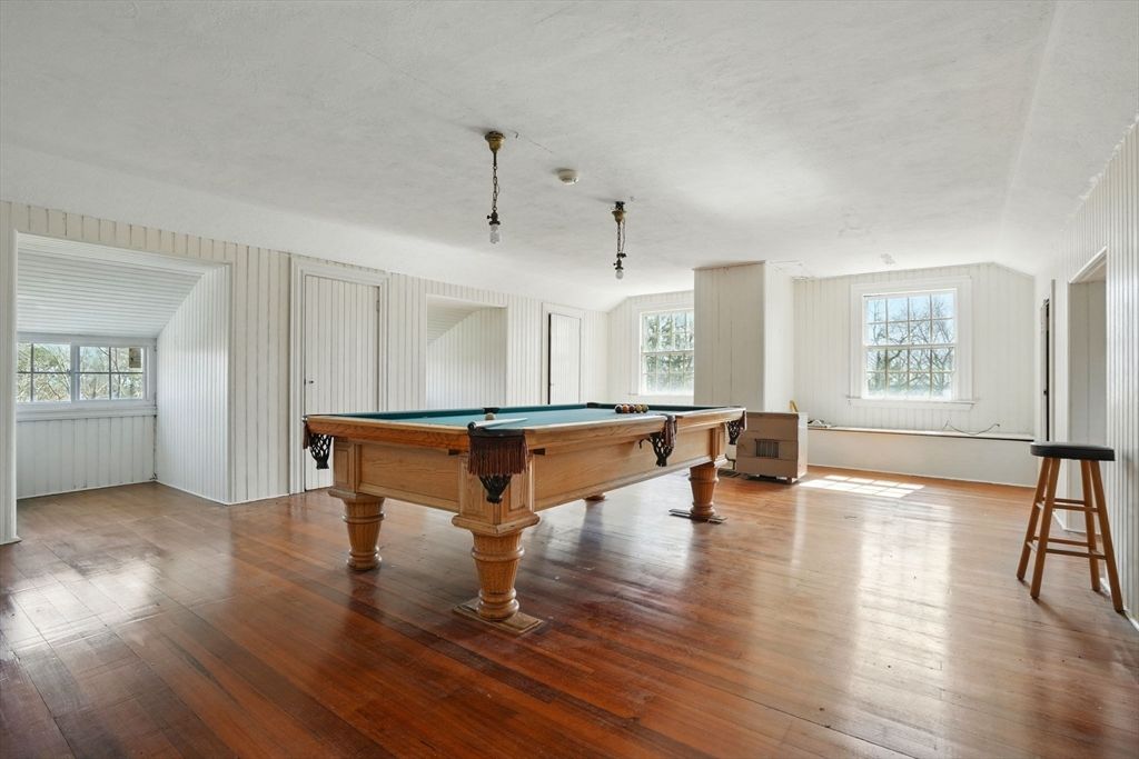 Billiard Table, Game Room, Interior, Wood Texture Flooring