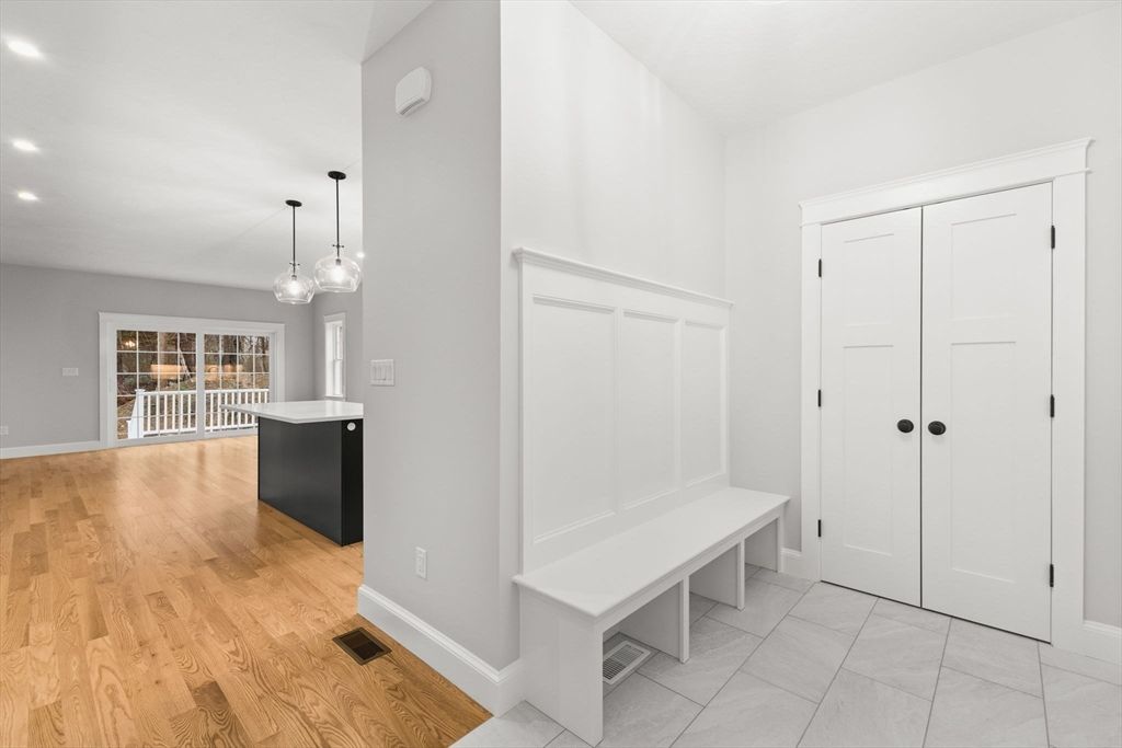 Interior, Pendant Lights, Recessed Lighting, Wood Texture Flooring