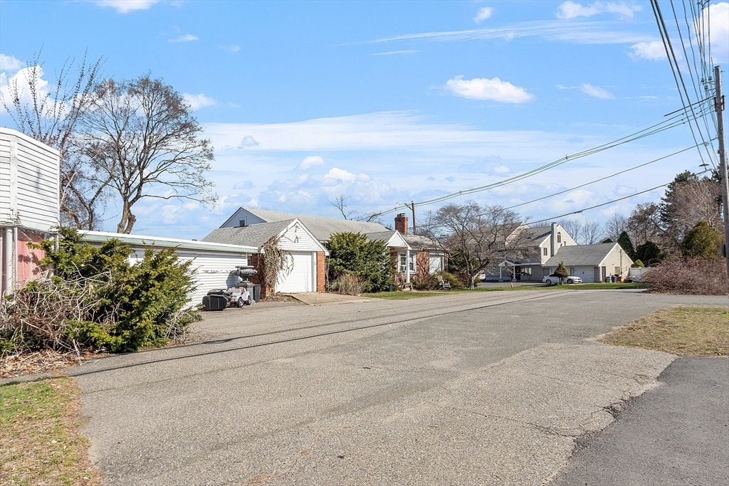 Attached, Detached Garage, Exterior, Facade, Cape Cod