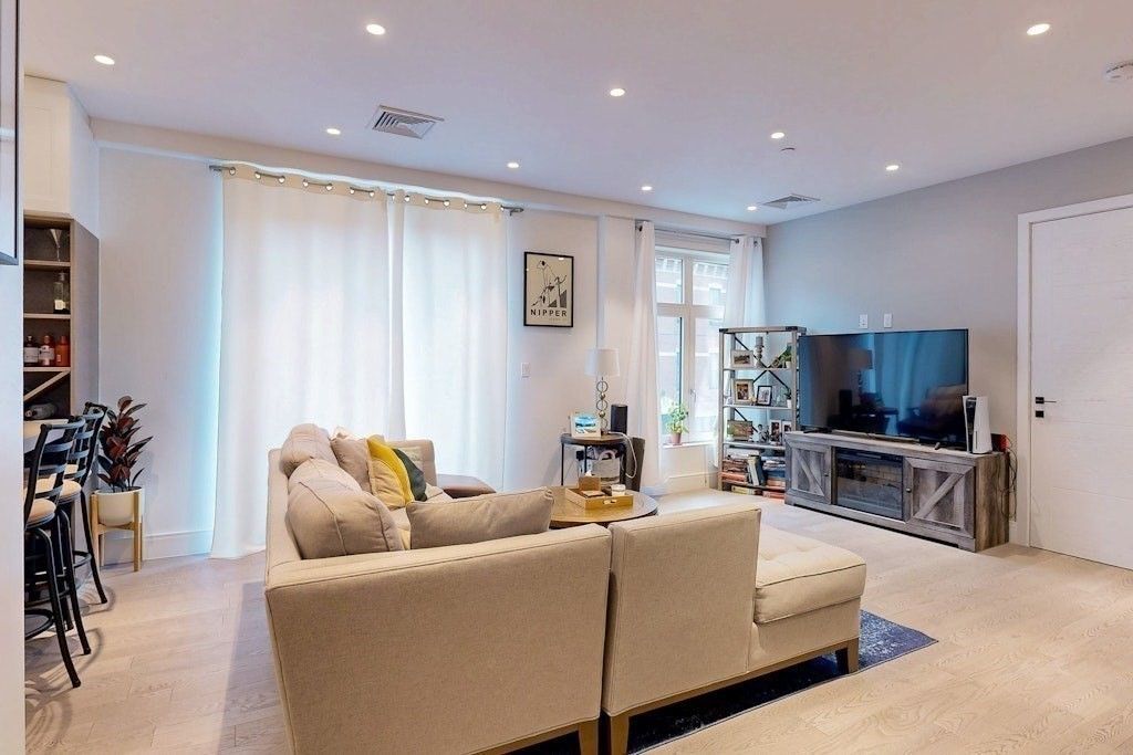 Interior, Living room, Recessed Lighting, Wood Texture Flooring