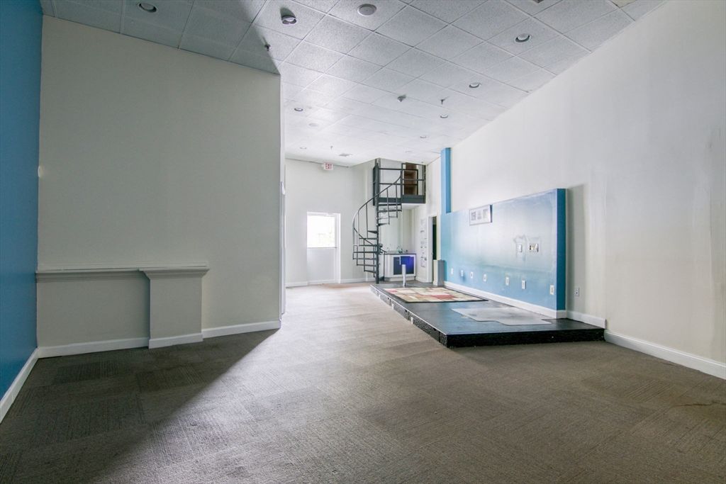 Fitness Equipment, Interior, Recessed Lighting