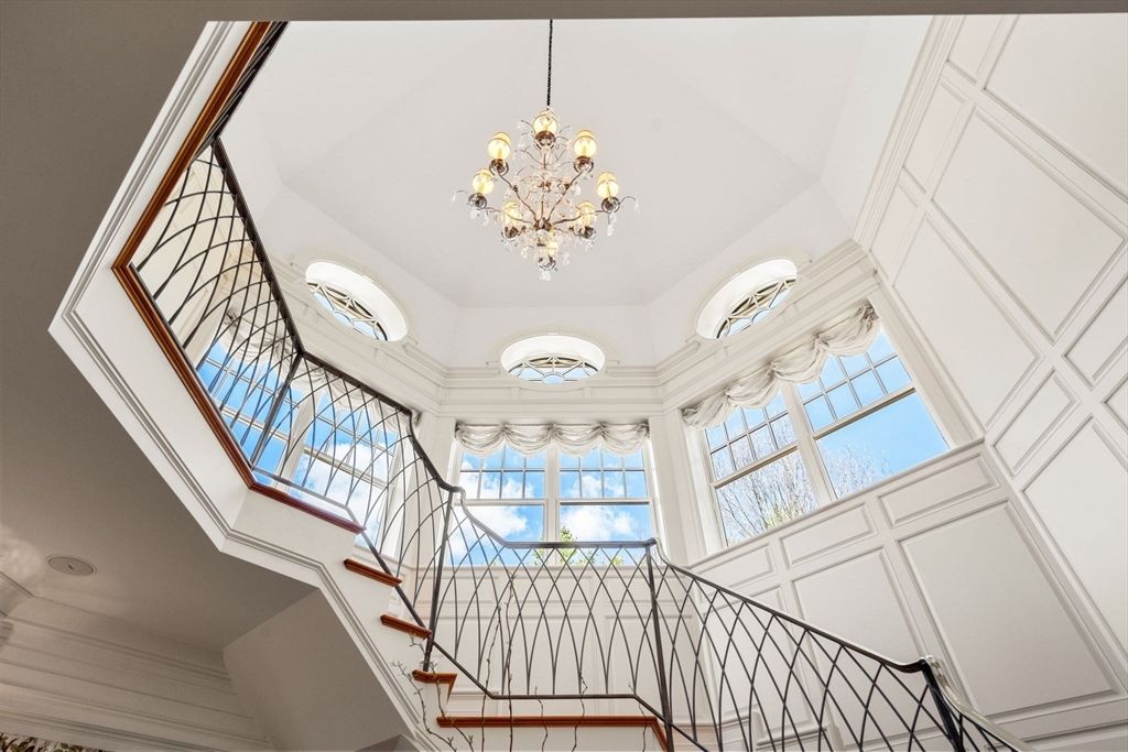Chandelier, Interior