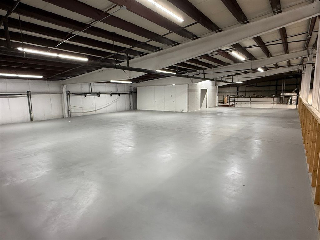 Garage, Interior, Wooden Beams