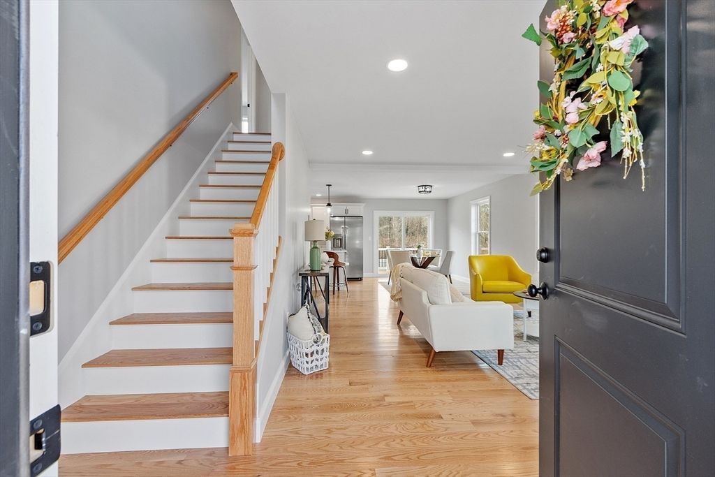 Dining room, Interior, Living room, Pendant Lights, Recessed Lighting, Wood Texture Flooring