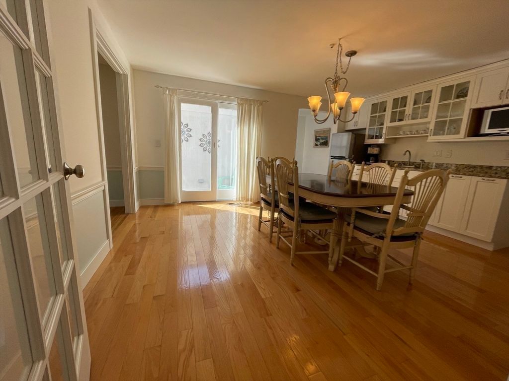Chandelier, Dining room, Interior, Kitchen, Wood Texture Flooring