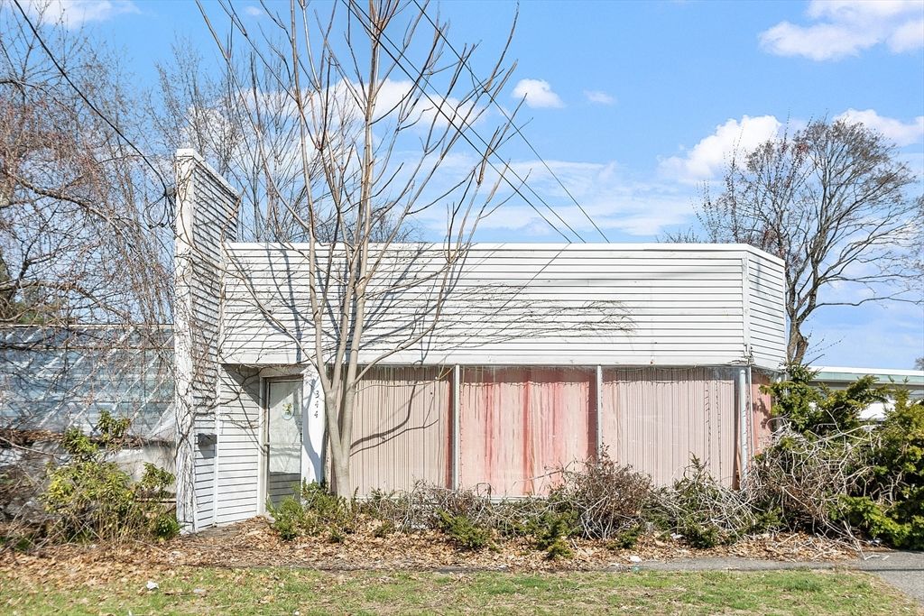 Exterior, Facade, None
