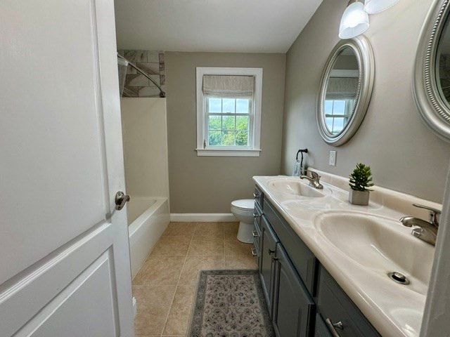 Bathroom, Dual Sink Vanities, Interior