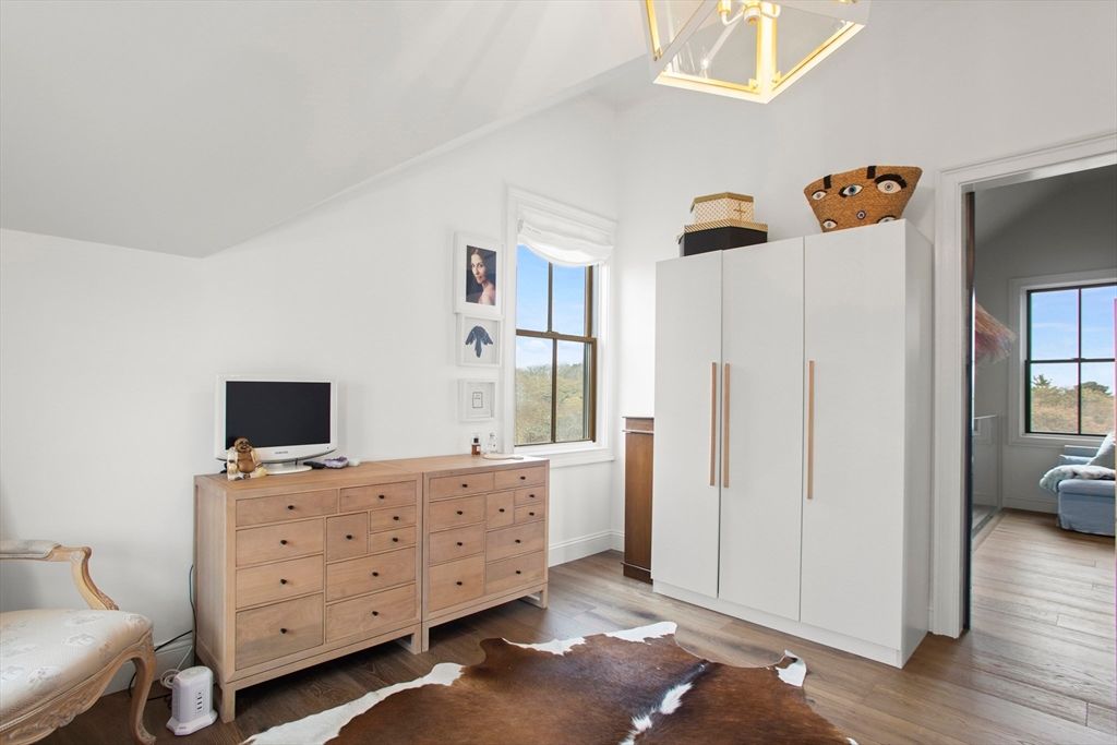 Interior, Pendant Lights, Wood Texture Flooring