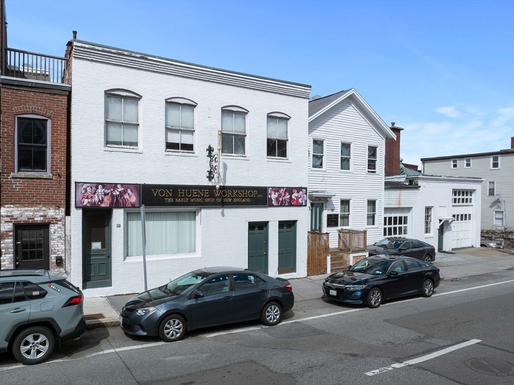 Exterior, Facade, Brick Facade, Rowhouse