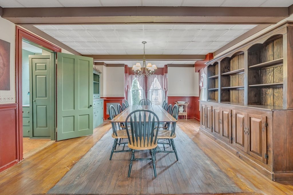 Chandelier, Dining room, Interior, Wood Texture Flooring