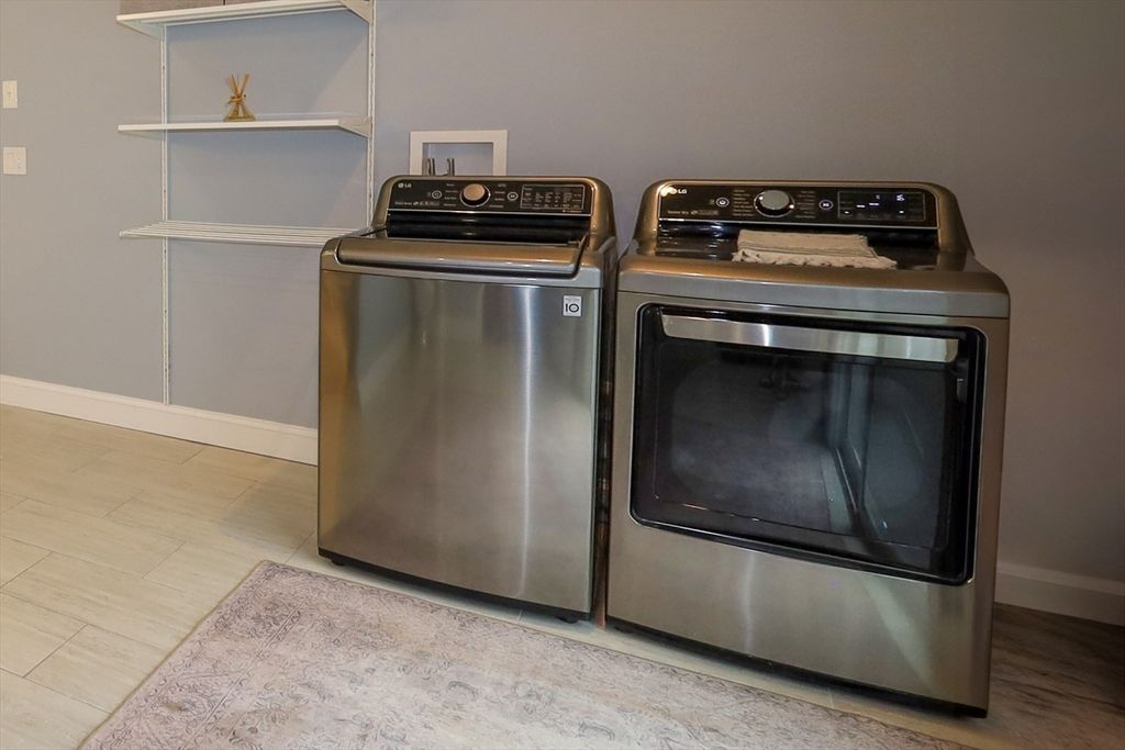 Interior, Stainless Steel Appliances, Washer, Wood Texture Flooring