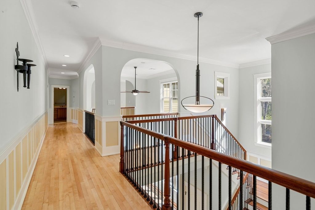 Interior, Pendant Lights, Recessed Lighting, Wood Texture Flooring