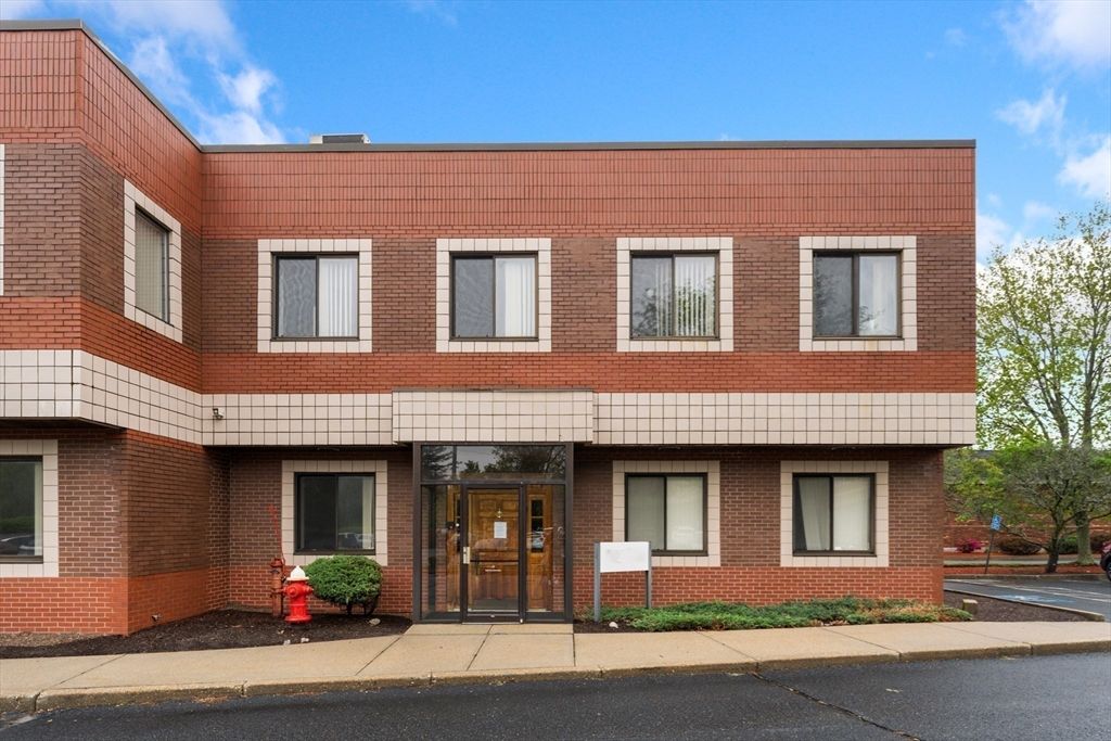 Exterior, Facade, Brick Facade, Rowhouse